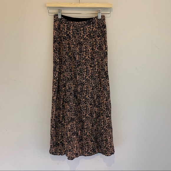 Aritzia Wilfred Leopard Midi Skirt (Prima/Tawny colour) - Picture 2 of 6